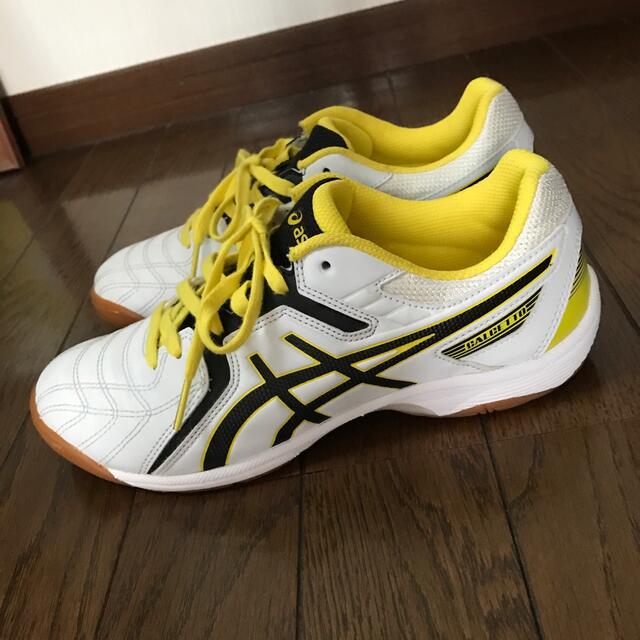 asics(アシックス)のアシックス  フットサル シューズ 24.0㎝ スポーツ/アウトドアのサッカー/フットサル(シューズ)の商品写真