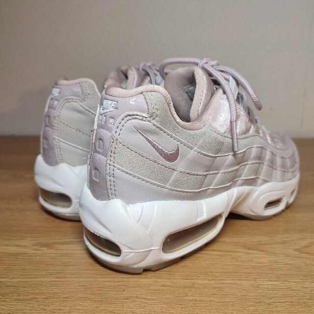 NIKE(ナイキ)の★極美品 特別モデル NIKE WMNS AIR MAX 95 LX   レディースの靴/シューズ(スニーカー)の商品写真