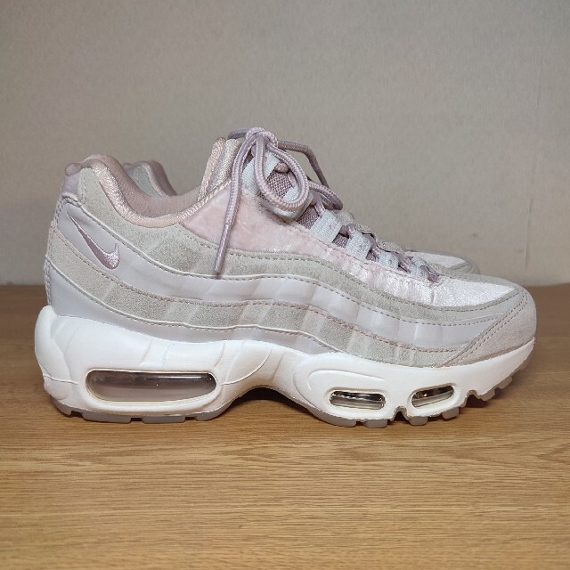 NIKE(ナイキ)の★極美品 特別モデル NIKE WMNS AIR MAX 95 LX   レディースの靴/シューズ(スニーカー)の商品写真