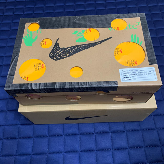 NIKE × Off-White Dunk Low  Lot 49