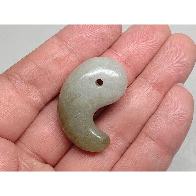 勾玉⑰ 18g 翡翠 ヒスイ 翡翠原石 原石 鑑賞石 自然石 誕生石 鉱物 宝石