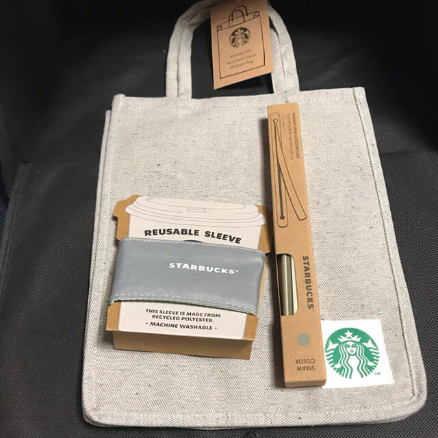 Starbucks Coffee(スターバックスコーヒー)のスターバックス  バッグ　ストロー　スリーブ レディースのバッグ(トートバッグ)の商品写真