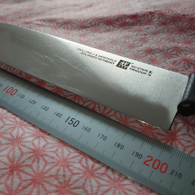 Zwilling J.A. Henckels(ツヴィリングジェイエーヘンケルス)の左用 包丁 ツヴィリング三徳包丁200mm 砥ぎ 直し 修正 左利き 自炊 インテリア/住まい/日用品のキッチン/食器(調理道具/製菓道具)の商品写真