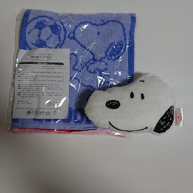 SNOOPY(スヌーピー)の☆スヌーピー☆新品ハンドタオル&ポーチ エンタメ/ホビーのアニメグッズ(タオル)の商品写真