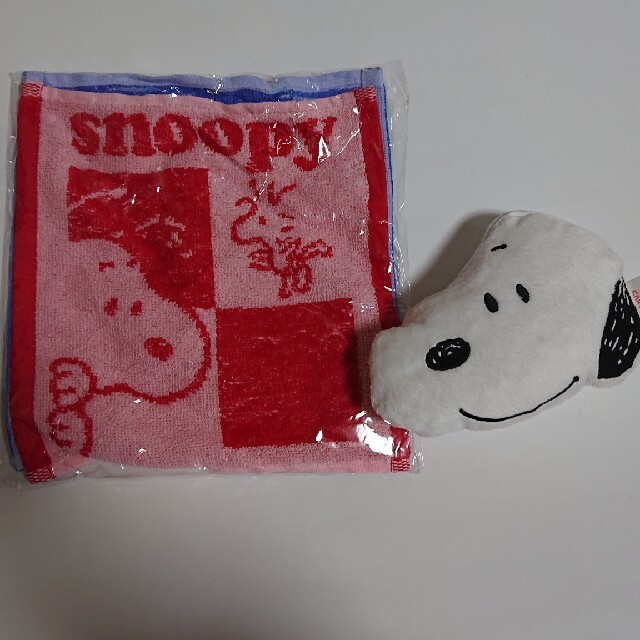 SNOOPY(スヌーピー)の☆スヌーピー☆新品ハンドタオル&ポーチ エンタメ/ホビーのアニメグッズ(タオル)の商品写真