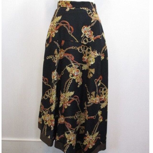 Lily Brown(リリーブラウン)のフラワーチェーン柄スカート 　ブラック レディースのスカート(ロングスカート)の商品写真