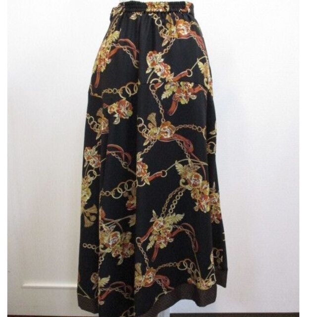 Lily Brown(リリーブラウン)のフラワーチェーン柄スカート 　ブラック レディースのスカート(ロングスカート)の商品写真