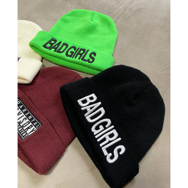 ニット帽❤️新品✨BADGIRLS✨ネオングリーンビーニー レディースの帽子(ニット帽/ビーニー)の商品写真