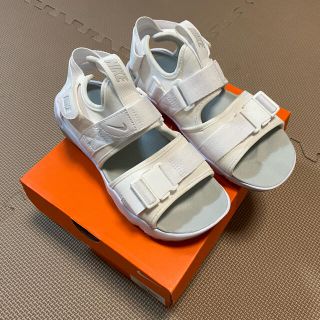 ナイキ(NIKE)のNIKE キャニオンサンダル 白 24cm 小さな汚れ《有》(サンダル)