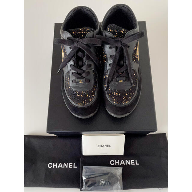 CHANEL(シャネル)のCHANEL シャネル　ゴールド×ブラック　ココマーク　ロゴスニーカー37サイズ レディースの靴/シューズ(スニーカー)の商品写真