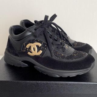 シャネル(CHANEL)のCHANEL シャネル　ゴールド×ブラック　ココマーク　ロゴスニーカー37サイズ(スニーカー)