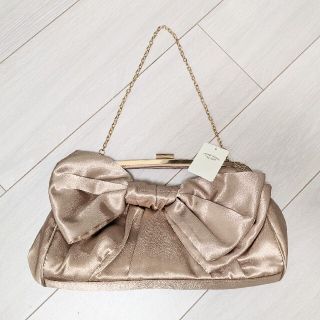 パサージュミニョン(passage mignon)の新品　passage mignon シャンパンゴールド　サテン　パーティバッグ(クラッチバッグ)