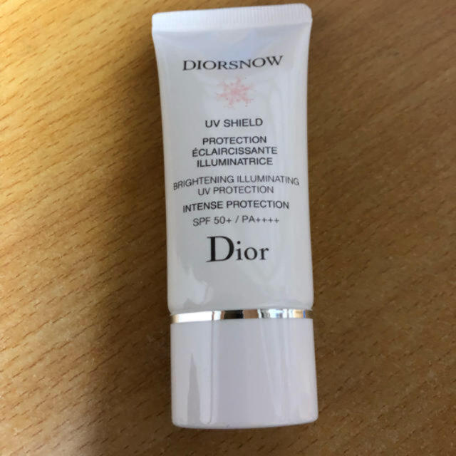 Dior(ディオール)のDior スノーUV シールド50 日焼け止め乳液 コスメ/美容のボディケア(日焼け止め/サンオイル)の商品写真