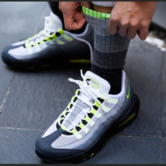 atmos - atmos×CHICSTOCKS イエローグラデ ソックスの通販 by atmos - atmos×CHICSTOCKS イエローグラデ ソックスの通販 by