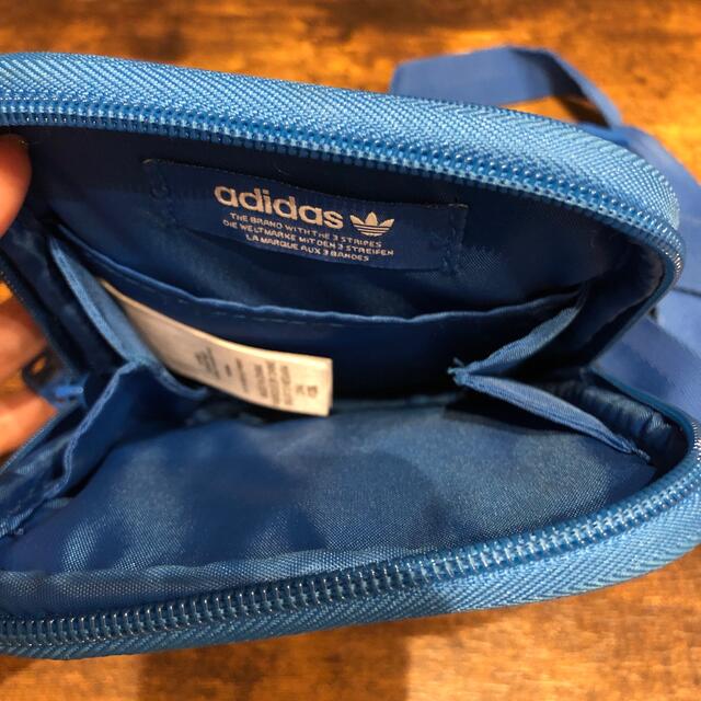 adidas(アディダス)のadidas ミニポーチ　ブルー メンズのバッグ(ショルダーバッグ)の商品写真