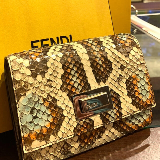 FENDI 財布　パイソン