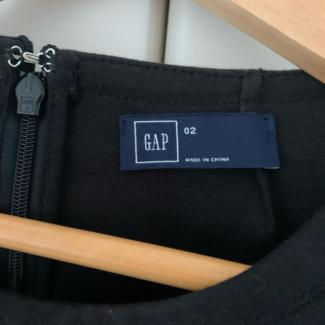 GAP(ギャップ)のGAP ブラック Aライン　ワンピース　美品 レディースのワンピース(ひざ丈ワンピース)の商品写真