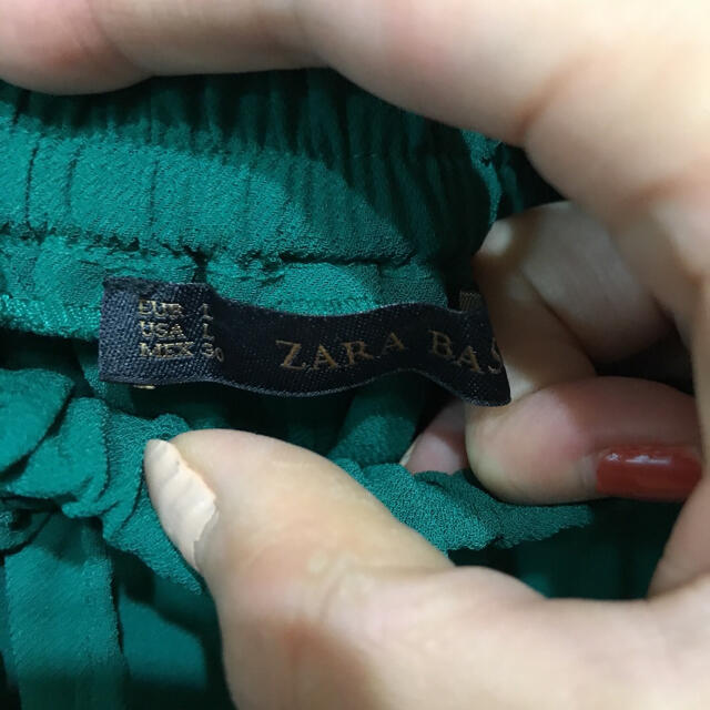 ZARA(ザラ)のZARAグリーンロングスカート レディースのスカート(ロングスカート)の商品写真