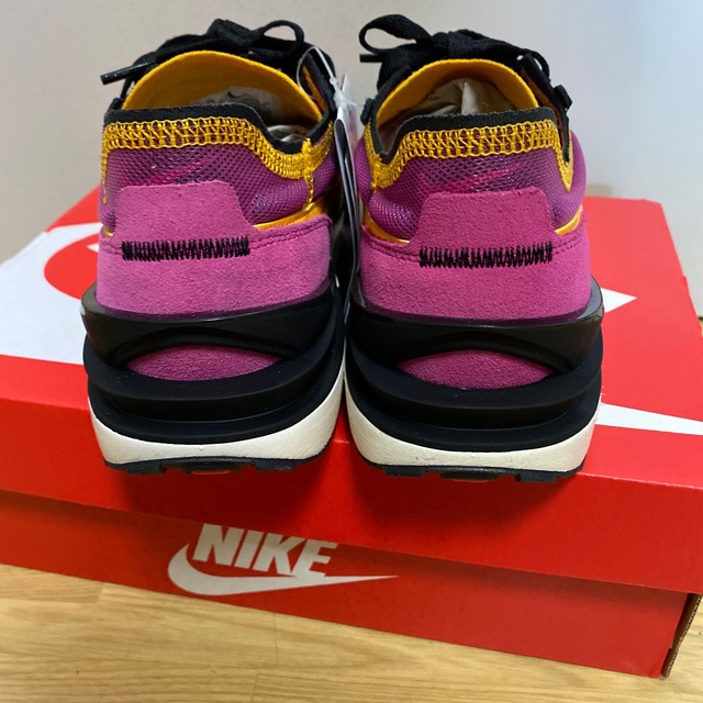 NIKE(ナイキ)のNIKE WAFFLE ONE Active Fuchsia  24.5cm レディースの靴/シューズ(スニーカー)の商品写真