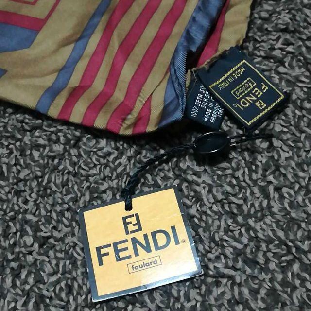 FENDI(フェンディ)の未使用品　　フェンディ　　シルク　ロゴマークスカーフ レディースのファッション小物(バンダナ/スカーフ)の商品写真