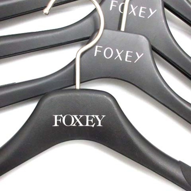 FOXEY(フォクシー)のフォクシー FOXEY ハンガー 20本セット ボトムス用 黒 ブラック /PJ インテリア/住まい/日用品の収納家具(押し入れ収納/ハンガー)の商品写真