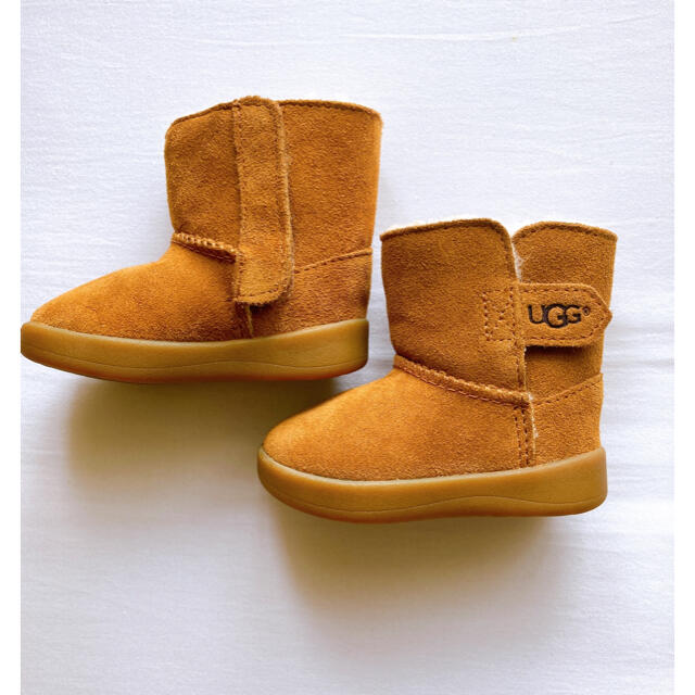 UGG(アグ)のUGG ムートンブーツ　ベビー キッズ/ベビー/マタニティのベビー靴/シューズ(~14cm)(ブーツ)の商品写真
