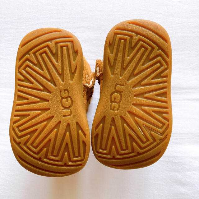 UGG(アグ)のUGG ムートンブーツ　ベビー キッズ/ベビー/マタニティのベビー靴/シューズ(~14cm)(ブーツ)の商品写真