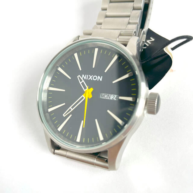 NIXON(ニクソン)の腕時計　ニクソン　NIXON　シルバー×イエロー メンズの時計(腕時計(アナログ))の商品写真