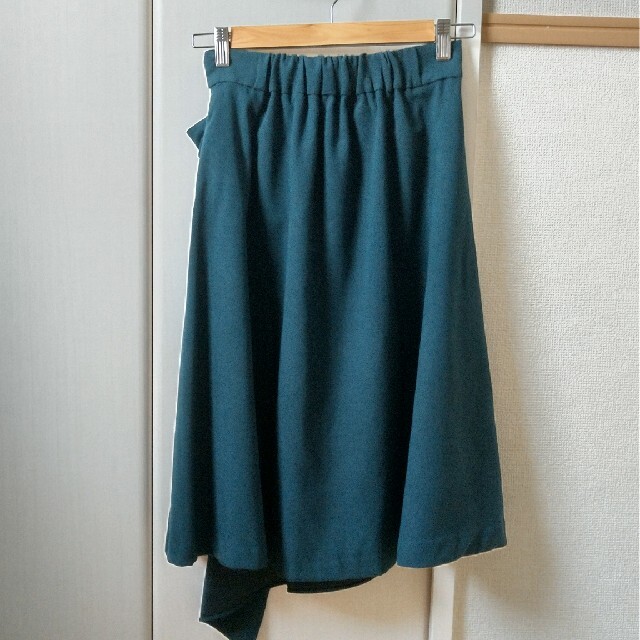 ROYAL PARTY(ロイヤルパーティー)のRoomy´sアシンメトリースカート グリーン レディースのスカート(ひざ丈スカート)の商品写真
