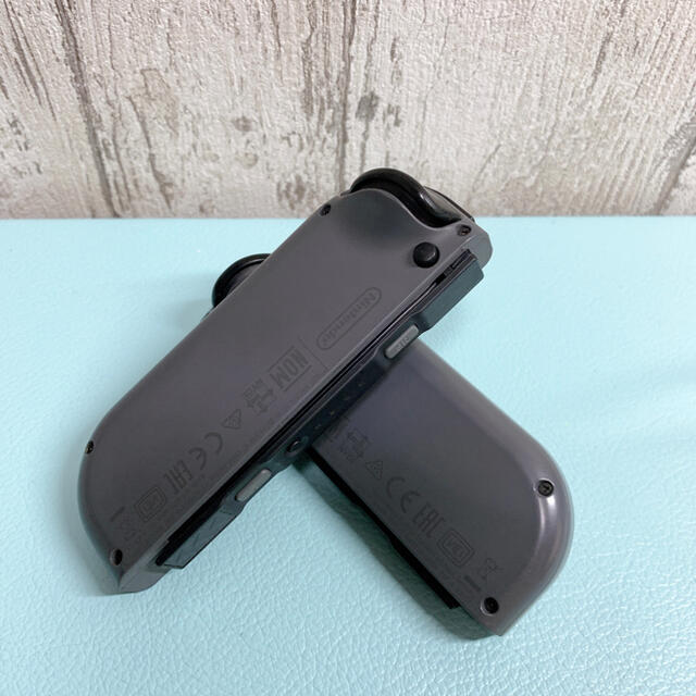 美品 人気カラー 廃盤グレー Switch 左右 ジョイコンJoy-Con エンタメ/ホビーのゲームソフト/ゲーム機本体(その他)の商品写真