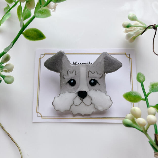 犬のブローチ（ミニチュアシュナウザー　ソルト&ペッパー） ハンドメイドのアクセサリー(コサージュ/ブローチ)の商品写真