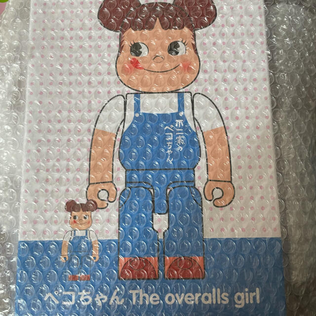 MEDICOM TOY(メディコムトイ)のBE@RBRICK ペコちゃん The overalls girl ハンドメイドのおもちゃ(フィギュア)の商品写真