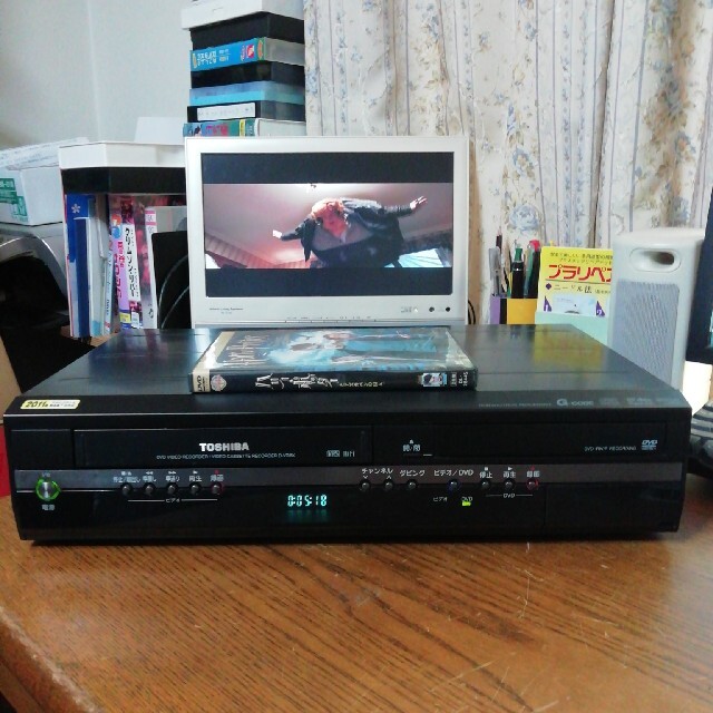 東芝(トウシバ)のせーちゃん様専用・東芝 DVD一体型VHSビデオデッキ・D-VR8K スマホ/家電/カメラのテレビ/映像機器(DVDレコーダー)の商品写真