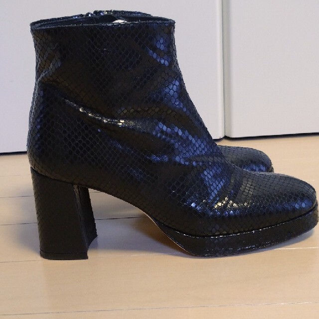 BEAMS(ビームス)のmiista edith レザー パイソン ショートブーツ 黒  36 レディースの靴/シューズ(ブーツ)の商品写真