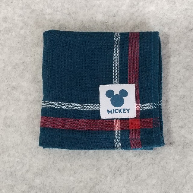 Disney(ディズニー)の新品未使用　ミッキー　タオルハンカチ　ファイバークロス メンズのファッション小物(ハンカチ/ポケットチーフ)の商品写真