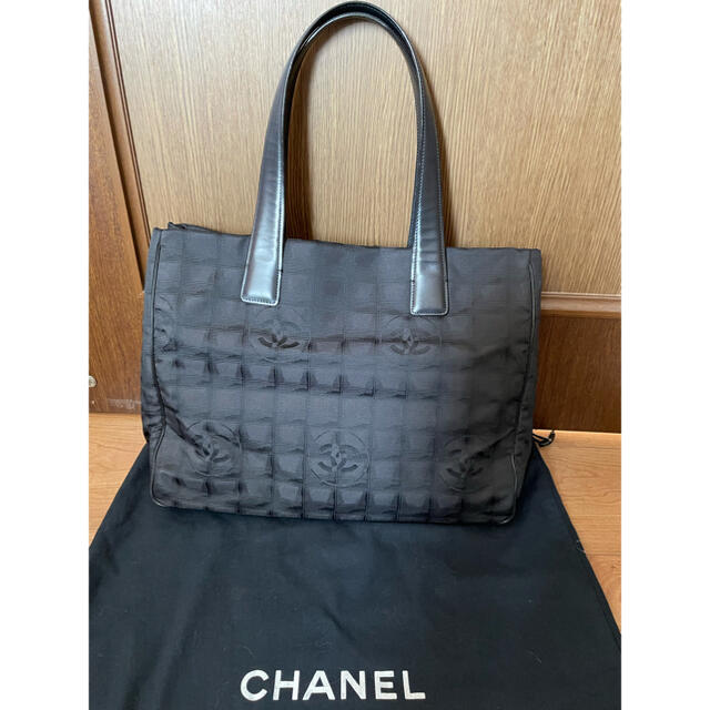 CHANEL(シャネル)の【シャネル】ニュートラベルライン　ブラック　トートバッグ レディースのバッグ(トートバッグ)の商品写真