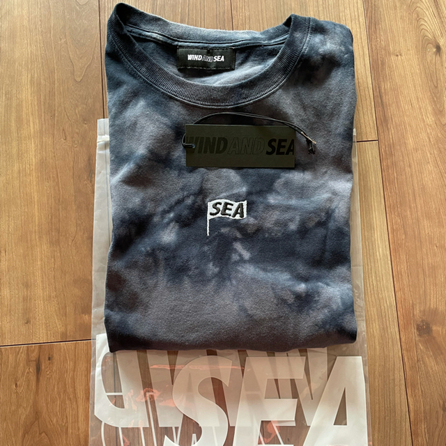 SEA(シー)のWIND AND SEA SEATOM-DLM TIE-DYE BLACK メンズのトップス(Tシャツ/カットソー(半袖/袖なし))の商品写真