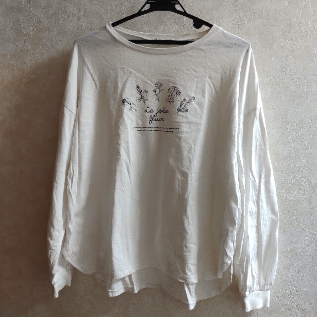 earth music & ecology(アースミュージックアンドエコロジー)の白ロングTシャツ【earth】【長袖】【白T】 レディースのトップス(Tシャツ(長袖/七分))の商品写真