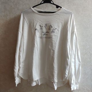 アースミュージックアンドエコロジー(earth music & ecology)の白ロングTシャツ【earth】【長袖】【白T】(Tシャツ(長袖/七分))