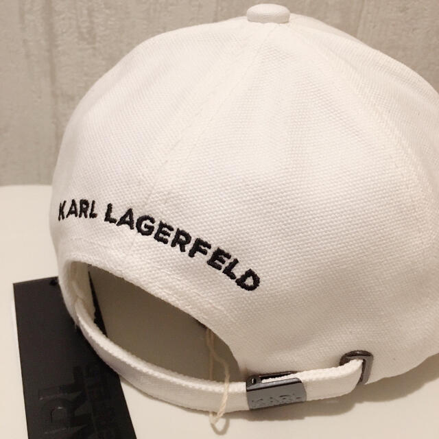 Karl Lagerfeld(カールラガーフェルド)の【新品】カールラガーフェルド　キャップ　帽子　白 レディースの帽子(キャップ)の商品写真