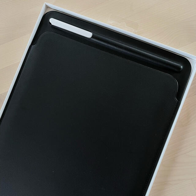 Apple(アップル)の【廃盤品・新品】iPad ペン収納付き レザースリーブ スマホ/家電/カメラのスマホアクセサリー(iPadケース)の商品写真