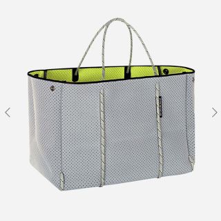 バーニーズニューヨーク(BARNEYS NEW YORK)のステイトオブエスケープ　ネオンカラー　State of Escape tote (トートバッグ)