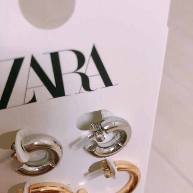 ZARA(ザラ)のZARA ピアス　メタリック　新品 レディースのアクセサリー(ピアス)の商品写真