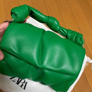 ザラ(ZARA)のzara ソフト　ノット　クロスボディバッグ(ショルダーバッグ)