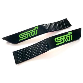 スバル(スバル)の【新品未使用】STI サイドガーニッシュ 車体のワンポイント装飾に【GREEN】(車外アクセサリ)