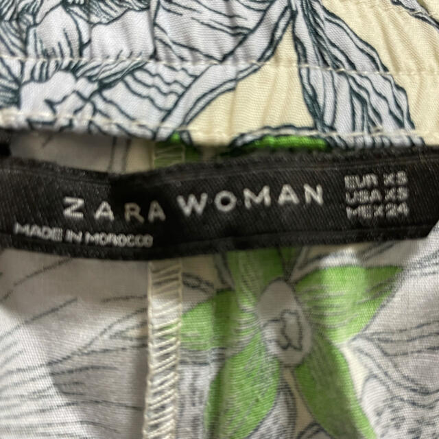 ZARA(ザラ)のZARA ボタニカルフラワーパンツ レディースのパンツ(カジュアルパンツ)の商品写真