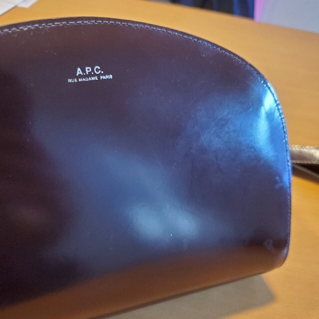 A.P.C(アーペーセー)のA.P.C.　ハーフムーン　ショルダーバッグ レディースのバッグ(ショルダーバッグ)の商品写真
