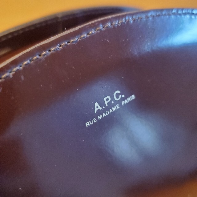 A.P.C(アーペーセー)のA.P.C.　ハーフムーン　ショルダーバッグ レディースのバッグ(ショルダーバッグ)の商品写真