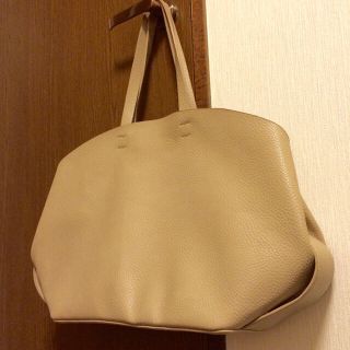 ザラ(ZARA)の【早い者勝ち】ZARA ビッグトートバッグ グレージュ(トートバッグ)