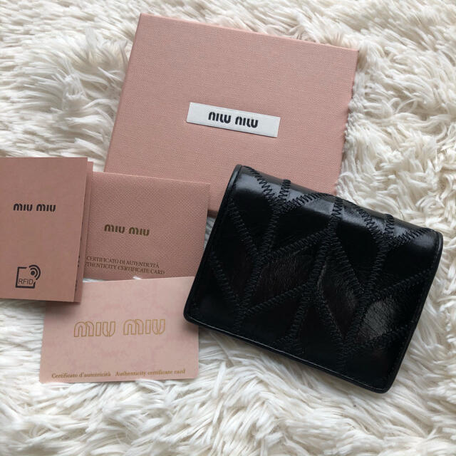 新品 ミュウミュウ MIUMIU 二つ折り財布 ブラック